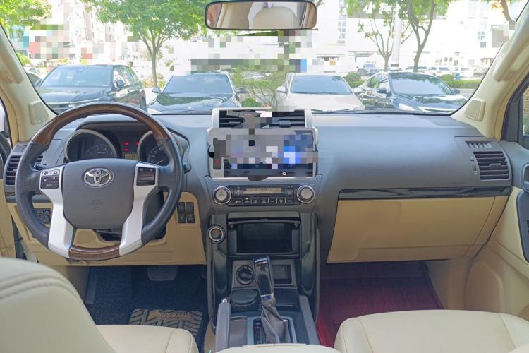 Used Toyota Prado 2014 2.7L Automatic Standard Edition Center Console