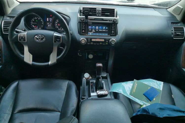 Used Toyota Prado 2014 4.0L Automatic TX-L NAVI Center Console