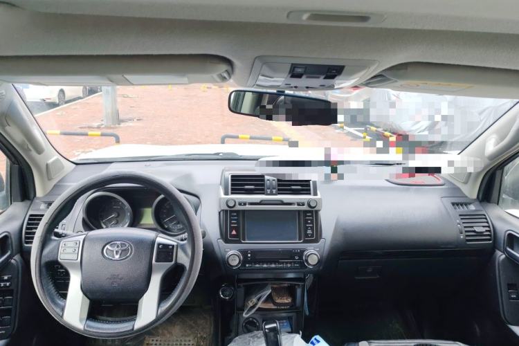 Used Toyota Prado 2014 2.7L Automatic Standard Edition Center Console
