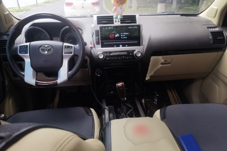Used Toyota Prado 2014 2.7L Automatic Standard Edition Center Console