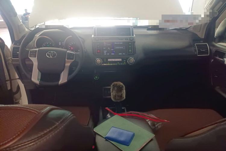 Used Toyota Prado 2014 4.0L Automatic TX-L NAVI Center Console