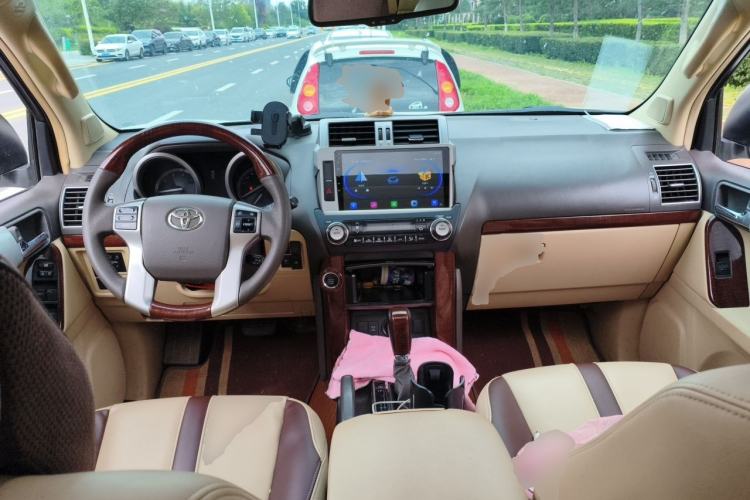 Used Toyota Prado 2014 4.0L Automatic TX-L Center Console