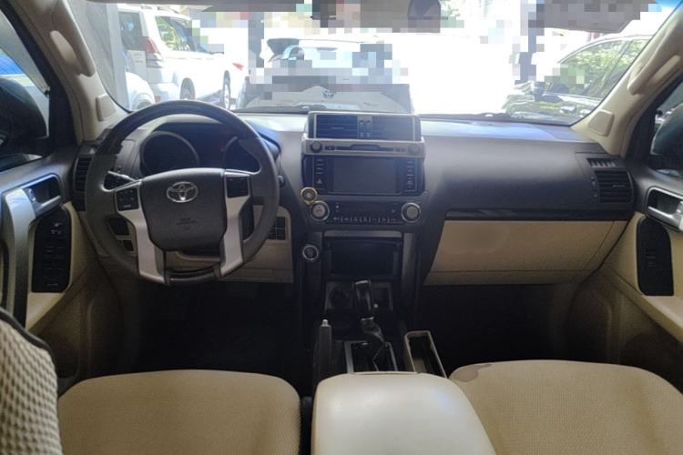 Used Toyota Prado 2014 2.7L Automatic Standard Edition Center Console