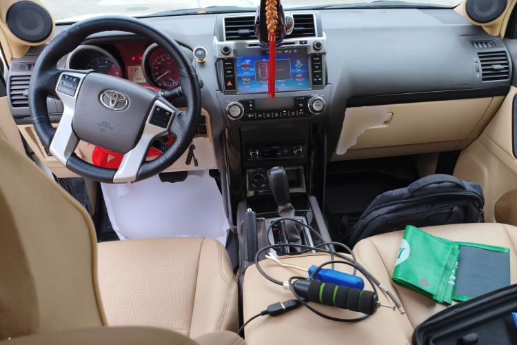 Used Toyota Prado 2014 2.7L Automatic 7-Seater U.S.-Spec Version Center Console