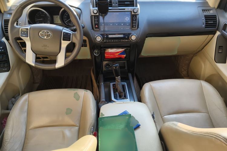 Used Toyota Prado 2014 2.7L Automatic Standard Edition Center Console