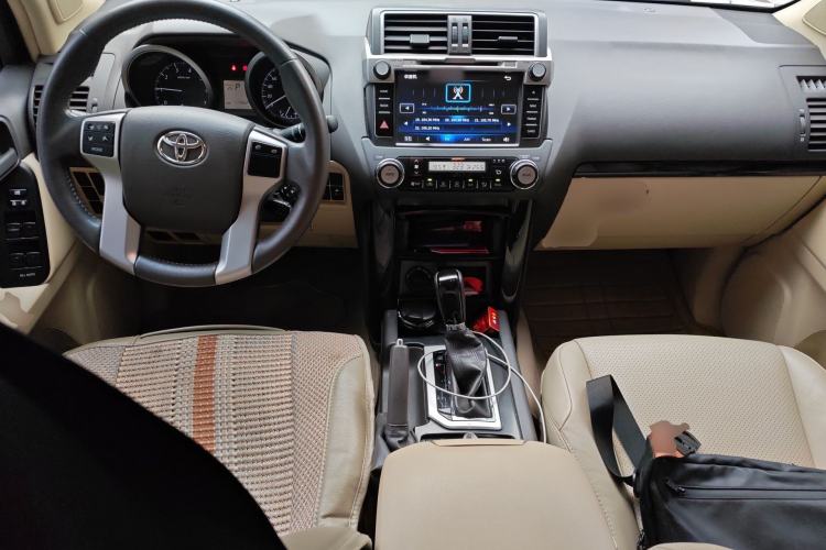 Used Toyota Prado  Center Console