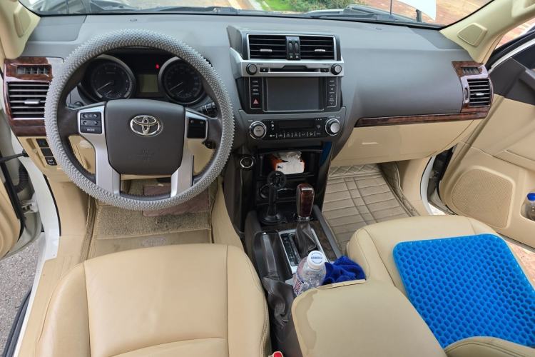 Used Toyota Prado 2014 2.7L Automatic Standard Edition Center Console