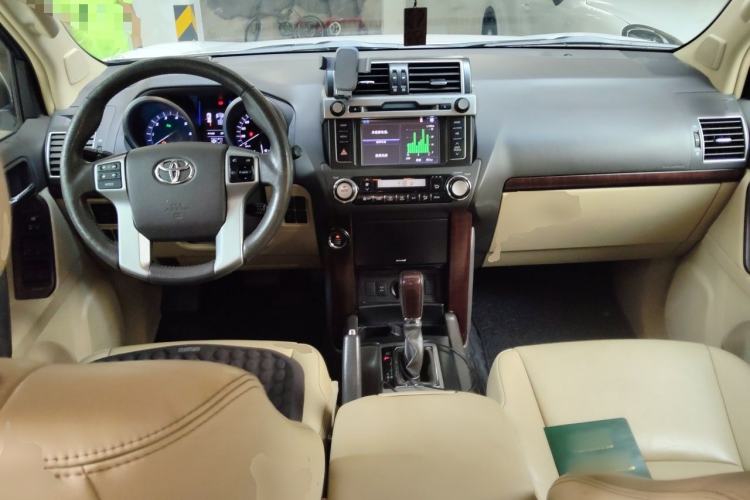 Used Toyota Prado 2014 4.0L Automatic TX-L Center Console