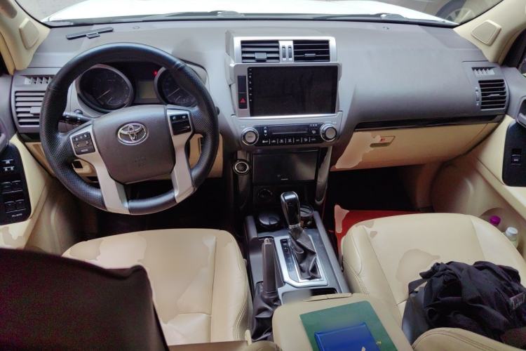 Used Toyota Prado 2014 2.7L Automatic Standard Edition Center Console