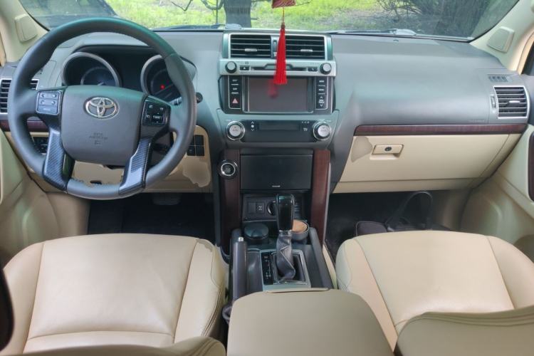 Used Toyota Prado 2014 4.0L Automatic TX-L NAVI Center Console