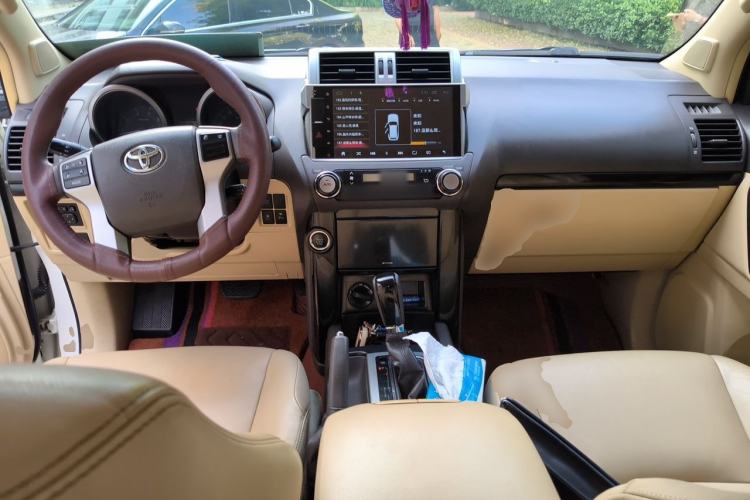 Used Toyota Prado 2014 2.7L Automatic Standard Edition Center Console