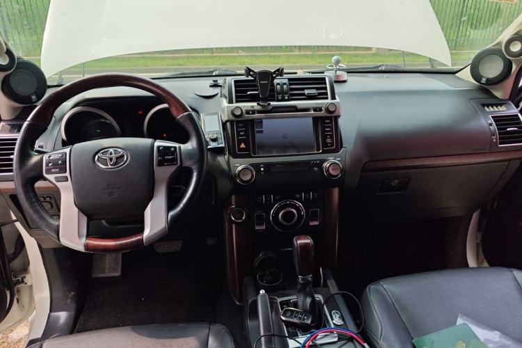 Used Toyota Prado 2014 4.0L Automatic VX NAVI Center Console