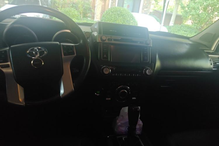 Used Toyota Prado 2014 4.0L Automatic VX NAVI Center Console