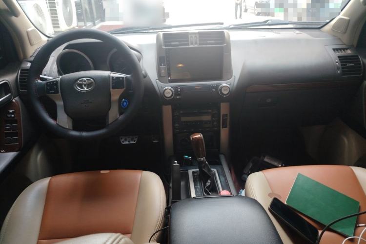 Used Toyota Prado  Center Console