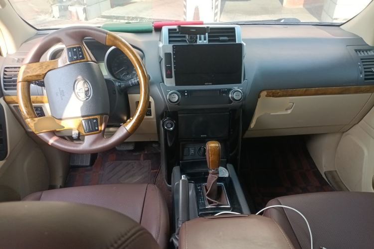 Used Toyota Prado 2014 4.0L 7-Seater Gasoline Middle East Version Center Console