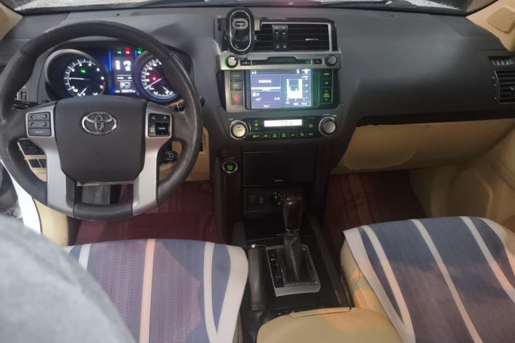 Used Toyota Prado 2014 4.0L Automatic TX-L Center Console