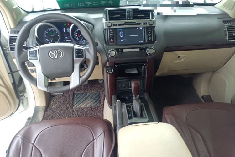 Used Toyota Prado 2014 4.0L Automatic TX-L Center Console