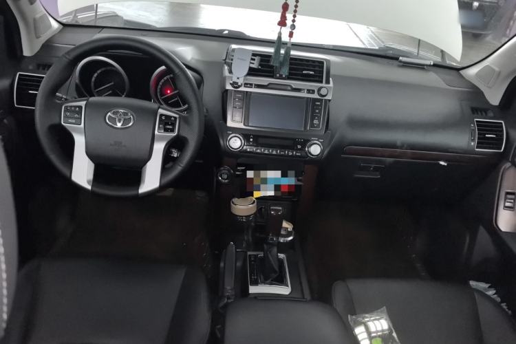 Used Toyota Prado 2014 4.0L Automatic TX-L Center Console