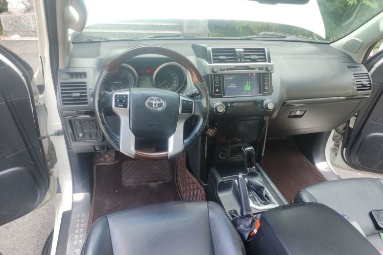 Used Toyota Prado 2014 2.7L Automatic Standard Edition Center Console
