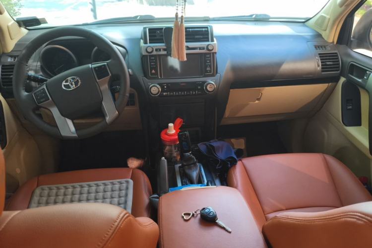 Used Toyota Prado  Center Console