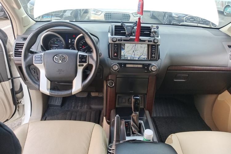 Used Toyota Prado 2014 4.0L Automatic TX-L NAVI Center Console