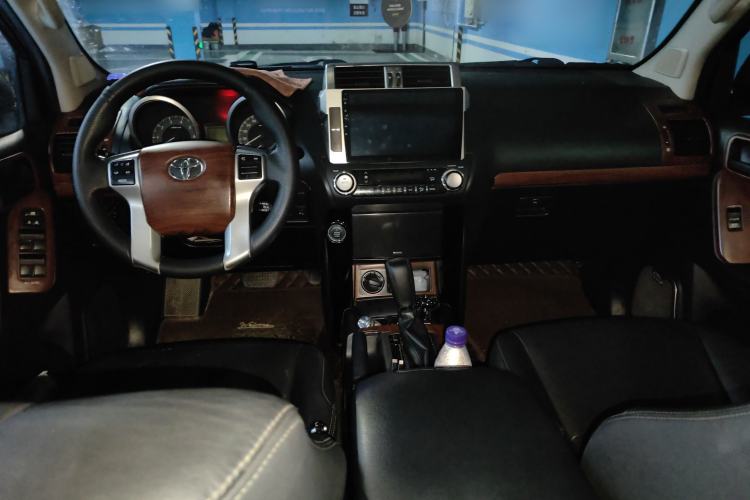 Used Toyota Prado 2014 2.7L Automatic Standard Edition Center Console