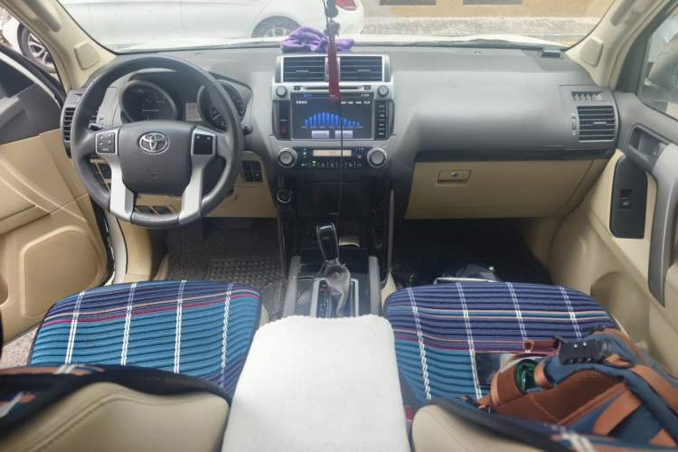 Used Toyota Prado 2014 2.7L Automatic Standard Edition Center Console