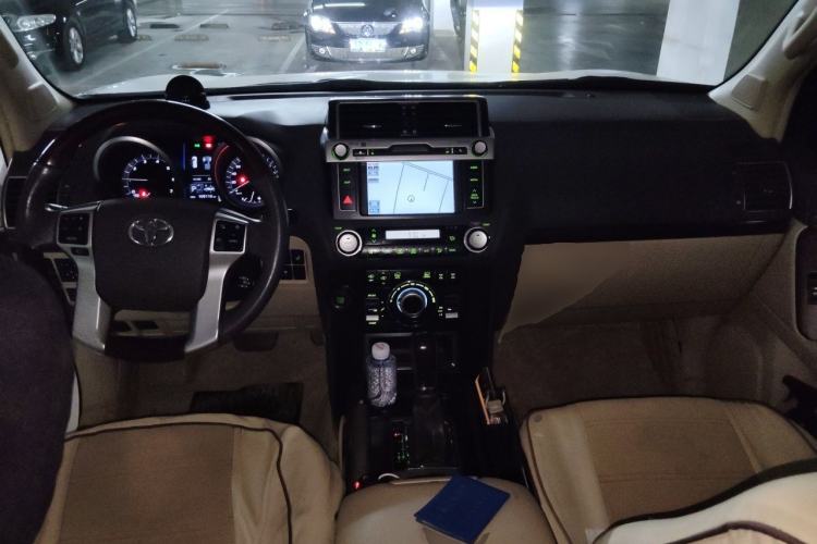 Used Toyota Prado 2014 4.0L Automatic VX NAVI Center Console
