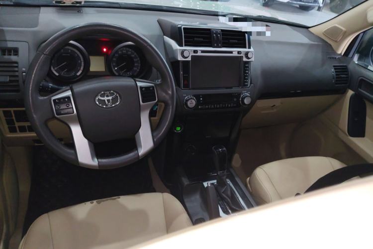 Used Toyota Prado 2014 2.7L Automatic Standard Edition Center Console