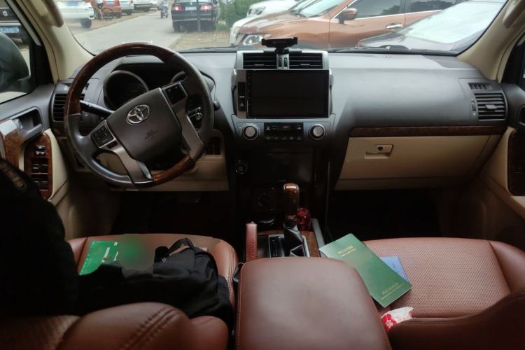 Used Toyota Prado  Center Console