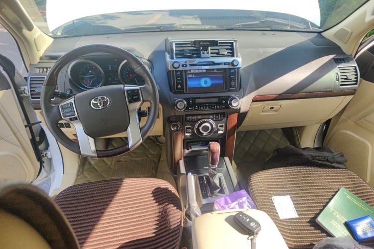 Used Toyota Prado 2014 4.0L Automatic VX NAVI Center Console