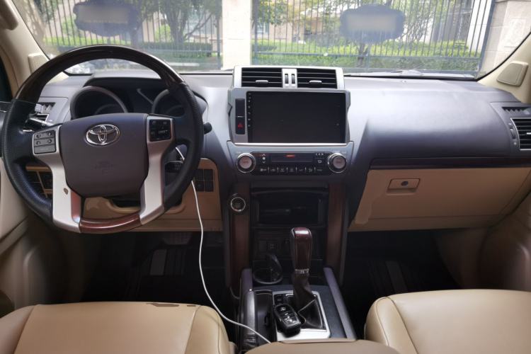 Used Toyota Prado 2014 4.0L Automatic TX-L NAVI Center Console
