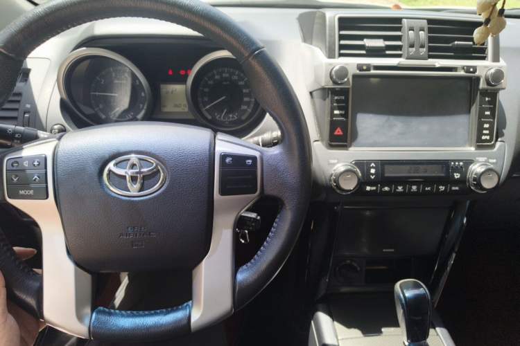 Used Toyota Prado 2014 2.7L Automatic Luxury Edition Center Console