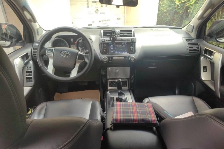 Used Toyota Prado 2014 2.7L Automatic Standard Edition Center Console