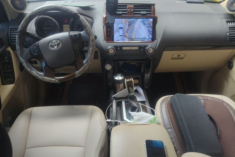Used Toyota Prado 2014 2.7L Automatic Luxury Edition Center Console