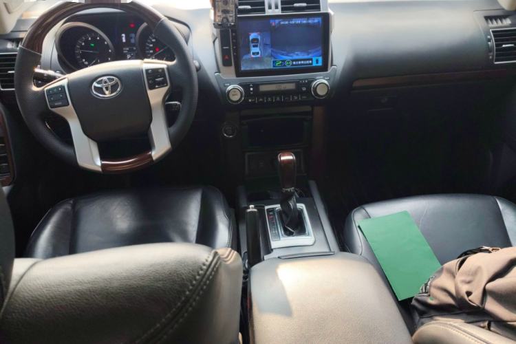 Used Toyota Prado 2014 4.0L Automatic TX-L Center Console