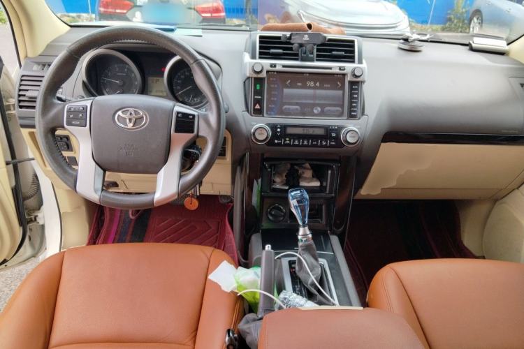 Used Toyota Prado 2014 2.7L Automatic Luxury Edition Center Console