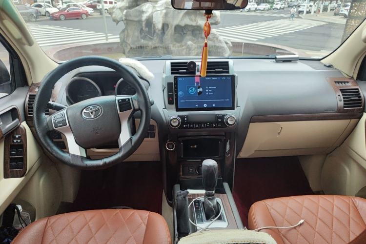 Used Toyota Prado 2014 4.0L Low-Power Version Middle East Edition Center Console