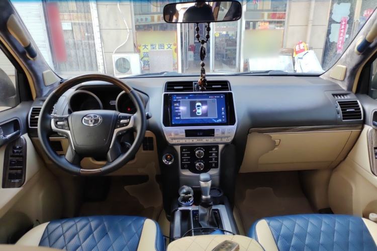 Used Toyota Prado 2014 4.0L Automatic TX-L Center Console
