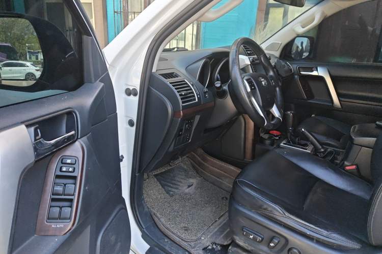 Used Toyota Prado 2014 4.0L Automatic TX-L Driver Seat