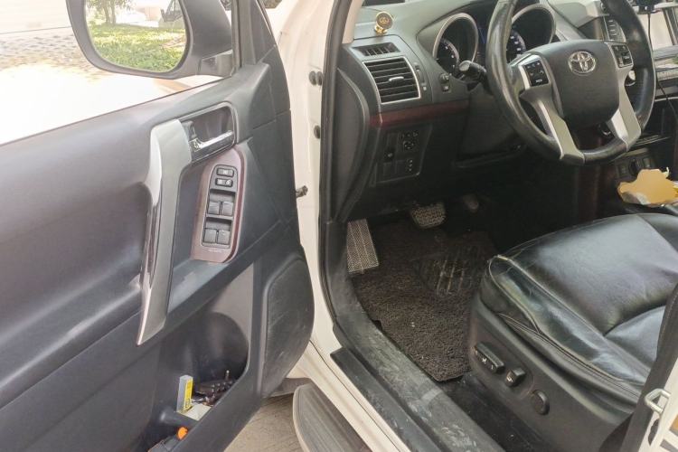 Used Toyota Prado 2014 4.0L Automatic TX-L Driver Seat