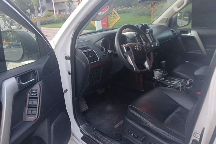 Used Toyota Prado 2014 4.0L Automatic TX-L Driver Seat
