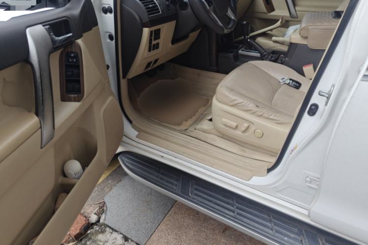 Used Toyota Prado 2014 4.0L Automatic TX-L Driver Seat