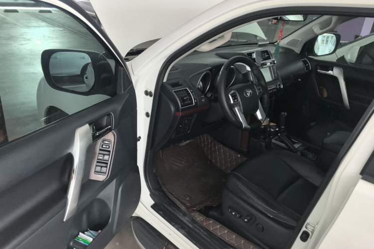 Used Toyota Prado 2014 4.0L Automatic TX-L Driver Seat