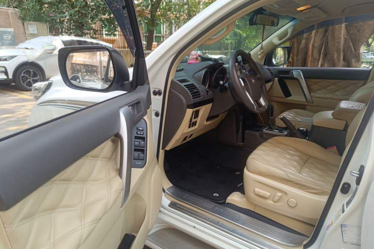 Used Toyota Prado 2014 2.7L Automatic Standard Edition Driver Seat