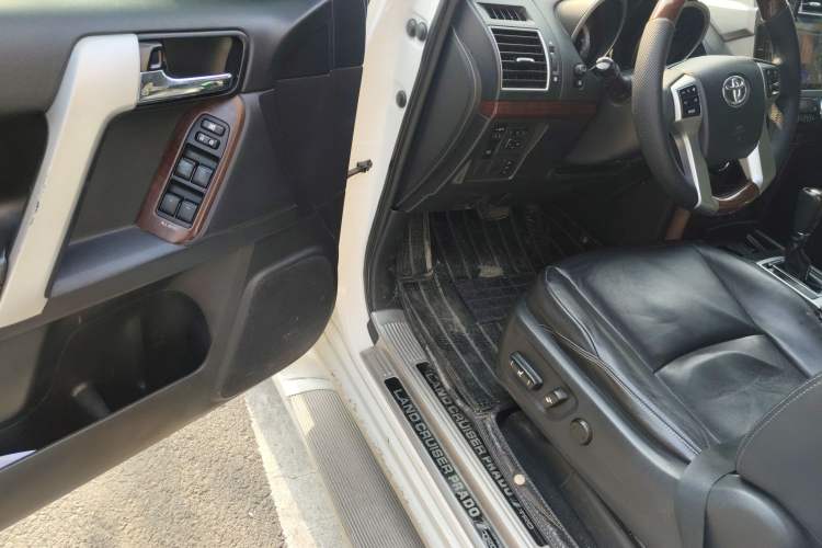Used Toyota Prado 2014 4.0L Automatic TX-L Driver Seat