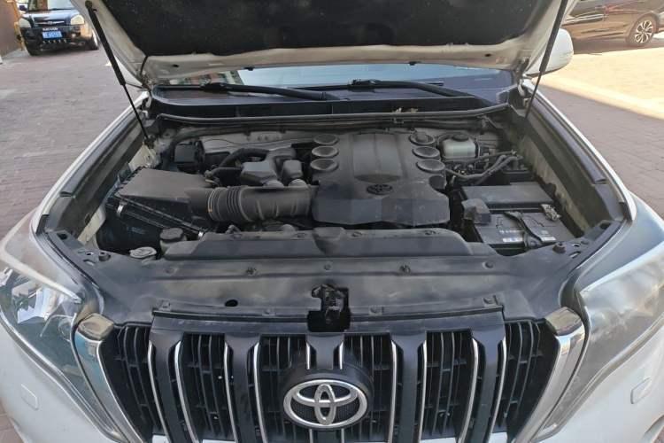 Used Toyota Prado 2014 4.0L Automatic TX-L Engine Bay