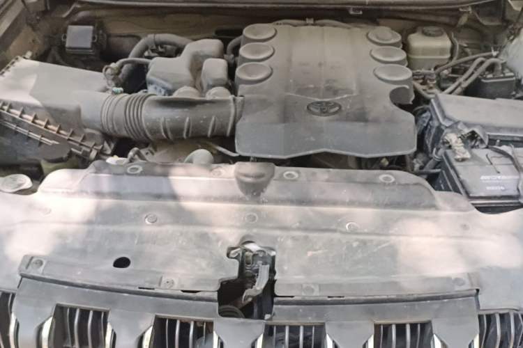 Used Toyota Prado 2014 4.0L Automatic TX-L Engine Bay