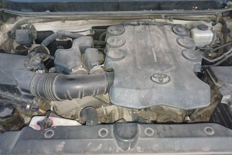 Used Toyota Prado 2014 4.0L Automatic TX-L Engine Bay