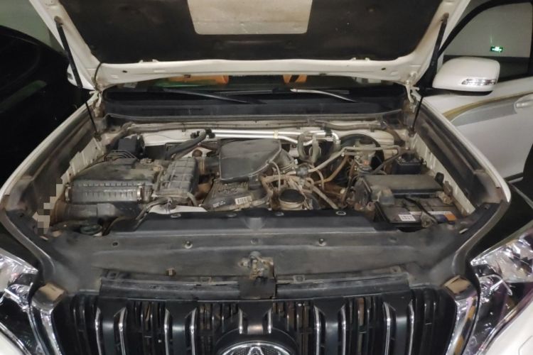 Used Toyota Prado 2014 2.7L Middle East Version Parallel Import Engine Bay